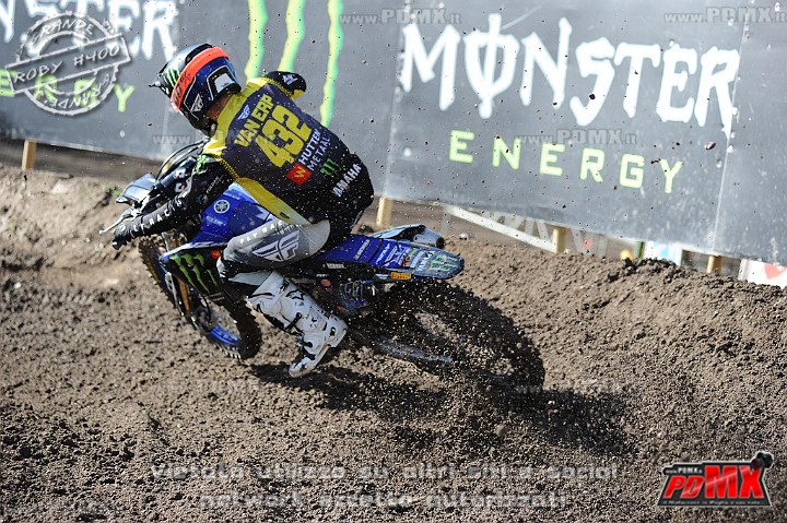 ROB_1414 (Copy).jpg